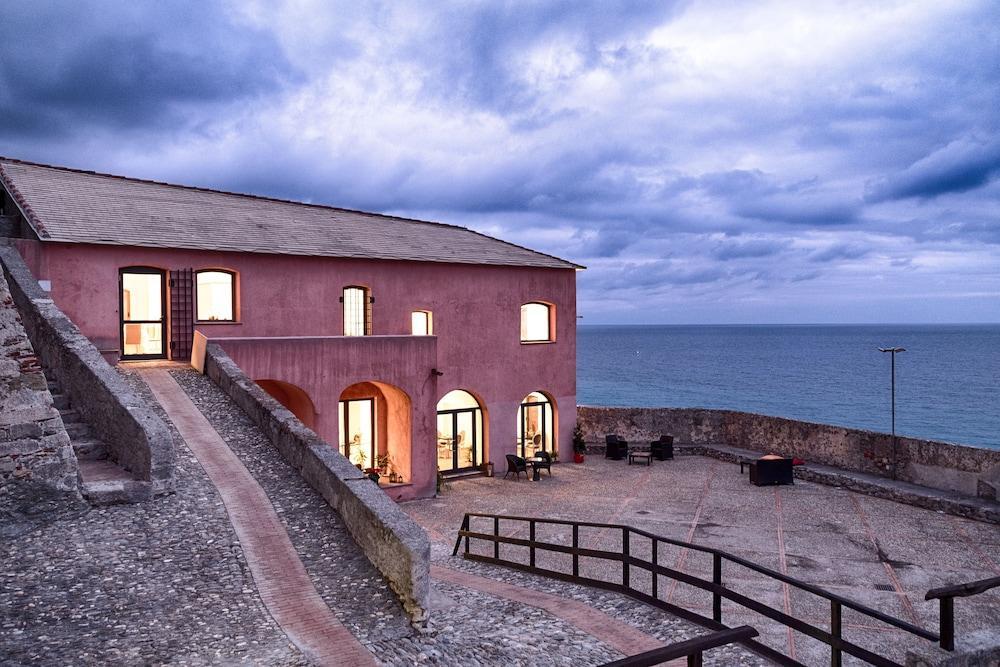 Locanda La Fortezza Finale Ligure Buitenkant foto